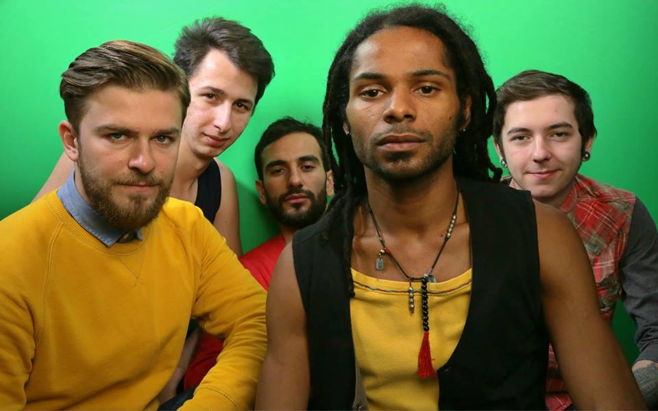 Asculta noul single Blue Nipple Boy, „Do The Reggae”